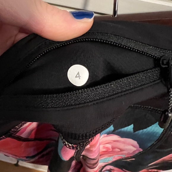Lululemon Run Inspire Crop II Size 4 Secret Garden - Picture 5 of 6